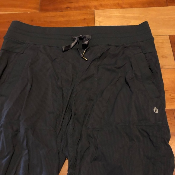 Lululemon Studio Pants in dark charcoal sz 8 - Picture 2 of 5